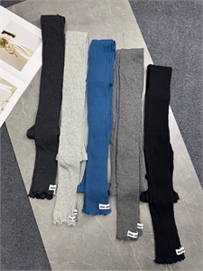 {{productViewItem.photos[photoViewList.activeNavIndex].Alt || productViewItem.photos[photoViewList.activeNavIndex].Description || 'Лосины MIU MIU'}}