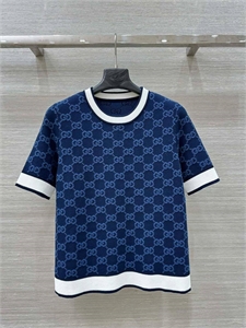 {{productViewItem.photos[photoViewList.activeNavIndex].Alt || productViewItem.photos[photoViewList.activeNavIndex].Description || 'Кофта GUCCI'}}