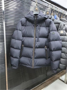 {{productViewItem.photos[photoViewList.activeNavIndex].Alt || productViewItem.photos[photoViewList.activeNavIndex].Description || 'Пуховик ZEGNA'}}