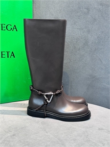 {{productViewItem.photos[photoViewList.activeNavIndex].Alt || productViewItem.photos[photoViewList.activeNavIndex].Description || 'Сапоги  BOTTEGA VENETA'}}