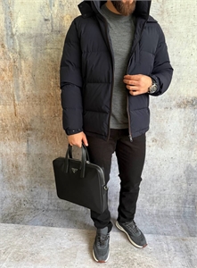 {{productViewItem.photos[photoViewList.activeNavIndex].Alt || productViewItem.photos[photoViewList.activeNavIndex].Description || 'Сумка PRADA'}}