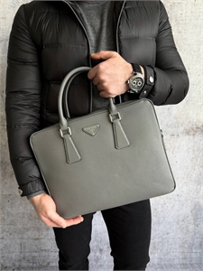 {{productViewItem.photos[photoViewList.activeNavIndex].Alt || productViewItem.photos[photoViewList.activeNavIndex].Description || 'Сумка PRADA'}}