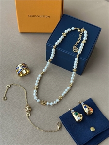 {{productViewItem.photos[photoViewList.activeNavIndex].Alt || productViewItem.photos[photoViewList.activeNavIndex].Description || 'Серьги CELINE'}}