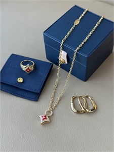 {{productViewItem.photos[photoViewList.activeNavIndex].Alt || productViewItem.photos[photoViewList.activeNavIndex].Description || 'Кулон LOUIS VUITTON'}}