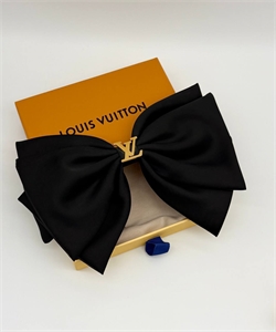 {{productViewItem.photos[photoViewList.activeNavIndex].Alt || productViewItem.photos[photoViewList.activeNavIndex].Description || 'Бант LOUIS VUITTON'}}