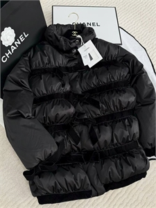 {{productViewItem.photos[photoViewList.activeNavIndex].Alt || productViewItem.photos[photoViewList.activeNavIndex].Description || 'Куртка CHANEL'}}