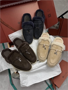 {{productViewItem.photos[photoViewList.activeNavIndex].Alt || productViewItem.photos[photoViewList.activeNavIndex].Description || 'Мюли LORO PIANA'}}