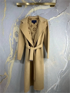 {{productViewItem.photos[photoViewList.activeNavIndex].Alt || productViewItem.photos[photoViewList.activeNavIndex].Description || 'Пальто LOUIS VUITTON'}}