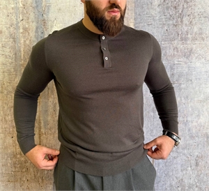 {{productViewItem.photos[photoViewList.activeNavIndex].Alt || productViewItem.photos[photoViewList.activeNavIndex].Description || 'Свитер LP'}}