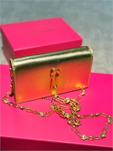 {{productViewItem.photos[photoViewList.activeNavIndex].Alt || productViewItem.photos[photoViewList.activeNavIndex].Description || 'Сумка Schiaparelli'}}