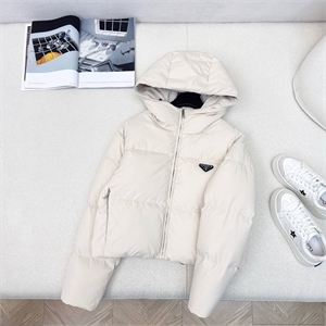 {{productViewItem.photos[photoViewList.activeNavIndex].Alt || productViewItem.photos[photoViewList.activeNavIndex].Description || 'Куртка PRADA'}}