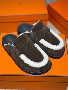 {{productViewItem.photos[photoViewList.activeNavIndex].Alt || productViewItem.photos[photoViewList.activeNavIndex].Description || 'Тапочки HERMES'}}