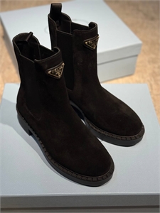 {{productViewItem.photos[photoViewList.activeNavIndex].Alt || productViewItem.photos[photoViewList.activeNavIndex].Description || 'Ботинки PRADA'}}