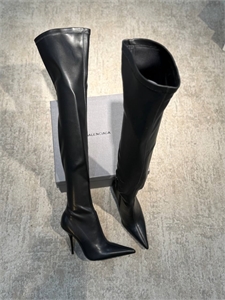 {{productViewItem.photos[photoViewList.activeNavIndex].Alt || productViewItem.photos[photoViewList.activeNavIndex].Description || 'Сапоги BALENCIAGA'}}