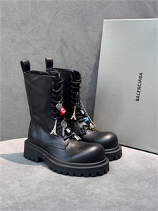 {{productViewItem.photos[photoViewList.activeNavIndex].Alt || productViewItem.photos[photoViewList.activeNavIndex].Description || 'Ботинки BALENCIAGA'}}