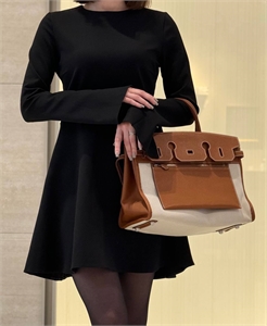 {{productViewItem.photos[photoViewList.activeNavIndex].Alt || productViewItem.photos[photoViewList.activeNavIndex].Description || 'Сумка HERMES'}}