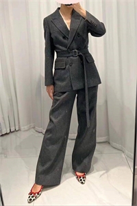 {{productViewItem.photos[photoViewList.activeNavIndex].Alt || productViewItem.photos[photoViewList.activeNavIndex].Description || 'Костюм DIOR'}}