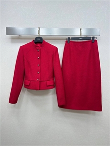 {{productViewItem.photos[photoViewList.activeNavIndex].Alt || productViewItem.photos[photoViewList.activeNavIndex].Description || 'Костюм DIOR'}}