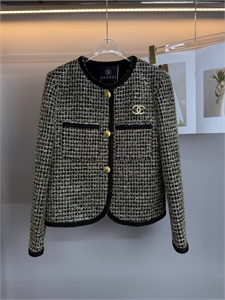 {{productViewItem.photos[photoViewList.activeNavIndex].Alt || productViewItem.photos[photoViewList.activeNavIndex].Description || 'Пиджак CHANEL'}}