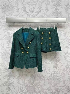 {{productViewItem.photos[photoViewList.activeNavIndex].Alt || productViewItem.photos[photoViewList.activeNavIndex].Description || 'Костюм  BALMAIN'}}