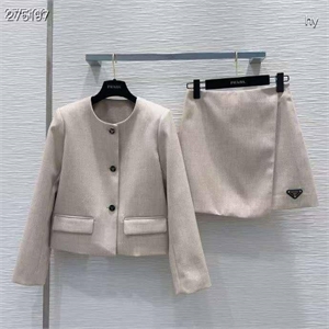 {{productViewItem.photos[photoViewList.activeNavIndex].Alt || productViewItem.photos[photoViewList.activeNavIndex].Description || 'Костюм PRADA'}}