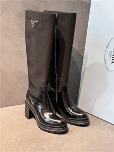 {{productViewItem.photos[photoViewList.activeNavIndex].Alt || productViewItem.photos[photoViewList.activeNavIndex].Description || 'Сапоги PRADA'}}