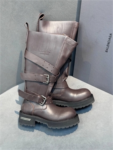 {{productViewItem.photos[photoViewList.activeNavIndex].Alt || productViewItem.photos[photoViewList.activeNavIndex].Description || 'Сапоги BALENCIAGA'}}