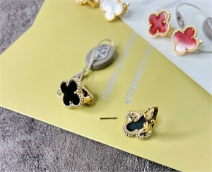 {{productViewItem.photos[photoViewList.activeNavIndex].Alt || productViewItem.photos[photoViewList.activeNavIndex].Description || 'Серьги Van Cleef'}}