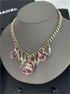 {{productViewItem.photos[photoViewList.activeNavIndex].Alt || productViewItem.photos[photoViewList.activeNavIndex].Description || 'Чокер CHANEL 1'}}