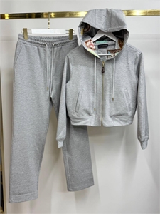 {{productViewItem.photos[photoViewList.activeNavIndex].Alt || productViewItem.photos[photoViewList.activeNavIndex].Description || 'Костюм LOUIS VUITTON'}}