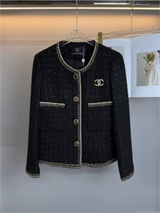 {{productViewItem.photos[photoViewList.activeNavIndex].Alt || productViewItem.photos[photoViewList.activeNavIndex].Description || 'Пиджак CHANEL'}}