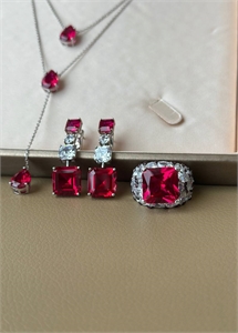 {{productViewItem.photos[photoViewList.activeNavIndex].Alt || productViewItem.photos[photoViewList.activeNavIndex].Description || 'Кольцо GRAFF'}}