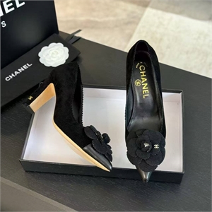 {{productViewItem.photos[photoViewList.activeNavIndex].Alt || productViewItem.photos[photoViewList.activeNavIndex].Description || 'Туфли CHANEL'}}