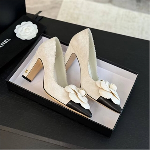 {{productViewItem.photos[photoViewList.activeNavIndex].Alt || productViewItem.photos[photoViewList.activeNavIndex].Description || 'Туфли CHANEL'}}