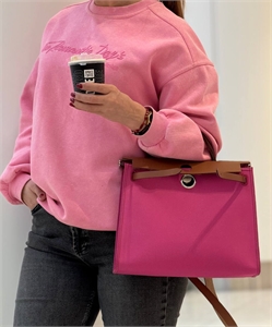 {{productViewItem.photos[photoViewList.activeNavIndex].Alt || productViewItem.photos[photoViewList.activeNavIndex].Description || 'Сумка HERMES'}}