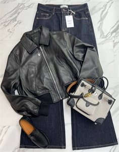 {{productViewItem.photos[photoViewList.activeNavIndex].Alt || productViewItem.photos[photoViewList.activeNavIndex].Description || 'Куртка BOTTEGA VENETA'}}