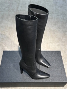 {{productViewItem.photos[photoViewList.activeNavIndex].Alt || productViewItem.photos[photoViewList.activeNavIndex].Description || 'Сапоги YSL'}}