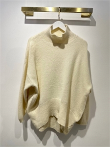 {{productViewItem.photos[photoViewList.activeNavIndex].Alt || productViewItem.photos[photoViewList.activeNavIndex].Description || 'Свитер THE ROW'}}