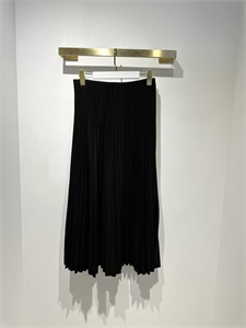 {{productViewItem.photos[photoViewList.activeNavIndex].Alt || productViewItem.photos[photoViewList.activeNavIndex].Description || 'Юбка THE ROW'}}