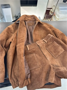 {{productViewItem.photos[photoViewList.activeNavIndex].Alt || productViewItem.photos[photoViewList.activeNavIndex].Description || 'Куртка PRADA'}}