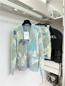 {{productViewItem.photos[photoViewList.activeNavIndex].Alt || productViewItem.photos[photoViewList.activeNavIndex].Description || 'Костюм CHANEL'}}