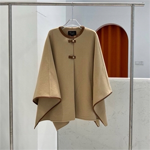 {{productViewItem.photos[photoViewList.activeNavIndex].Alt || productViewItem.photos[photoViewList.activeNavIndex].Description || 'Накидка LORO PIANA'}}