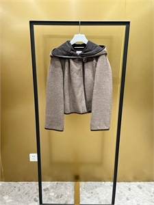 {{productViewItem.photos[photoViewList.activeNavIndex].Alt || productViewItem.photos[photoViewList.activeNavIndex].Description || 'Куртка HERMES'}}