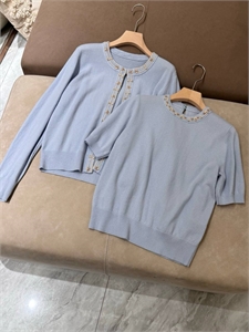 {{productViewItem.photos[photoViewList.activeNavIndex].Alt || productViewItem.photos[photoViewList.activeNavIndex].Description || 'Кофта LORO PIANA'}}