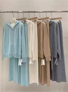 {{productViewItem.photos[photoViewList.activeNavIndex].Alt || productViewItem.photos[photoViewList.activeNavIndex].Description || 'Костюм LORO PIANA'}}