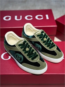 {{productViewItem.photos[photoViewList.activeNavIndex].Alt || productViewItem.photos[photoViewList.activeNavIndex].Description || 'Кеды GUCCI'}}