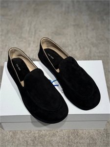 {{productViewItem.photos[photoViewList.activeNavIndex].Alt || productViewItem.photos[photoViewList.activeNavIndex].Description || 'Лоферы THE ROW'}}