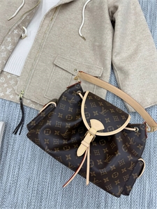 {{productViewItem.photos[photoViewList.activeNavIndex].Alt || productViewItem.photos[photoViewList.activeNavIndex].Description || 'Сумка LOUIS VUITTON'}}