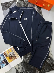 {{productViewItem.photos[photoViewList.activeNavIndex].Alt || productViewItem.photos[photoViewList.activeNavIndex].Description || 'Костюм DIOR'}}