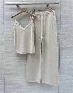 {{productViewItem.photos[photoViewList.activeNavIndex].Alt || productViewItem.photos[photoViewList.activeNavIndex].Description || 'Кашемировый топ'}}